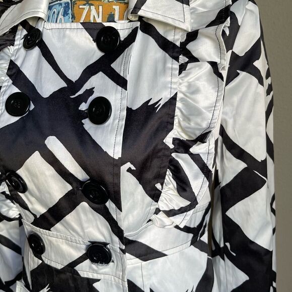 EUC Black and White ruffled blouse/jacket. - Picture 3 of 6